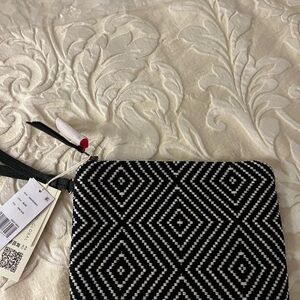 NWT Liverpool Black and White Geometric Patterned Women's wristlet
